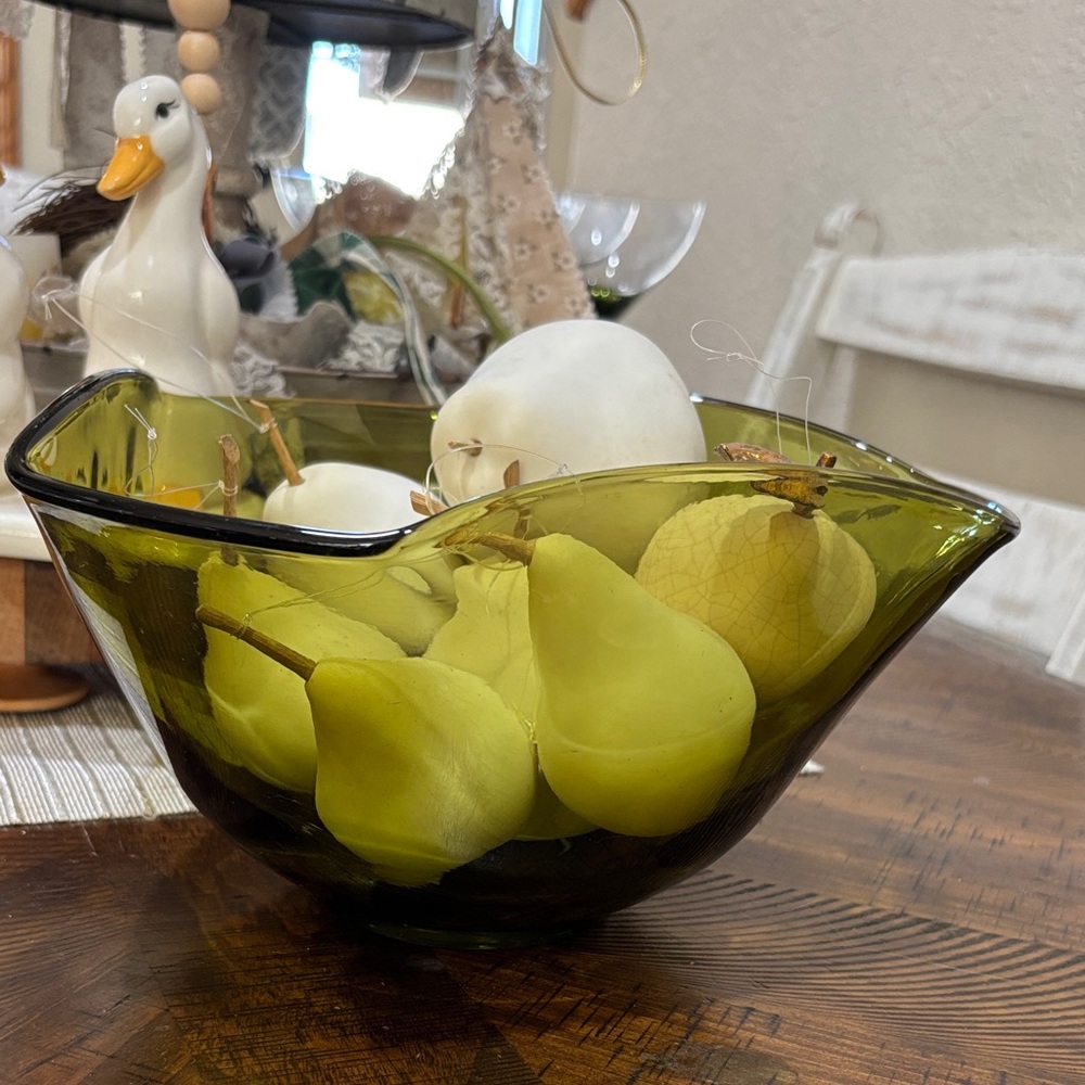 Vintage Mid Century Modern Green Glass Triangular Folded Edge Art Glass MCM